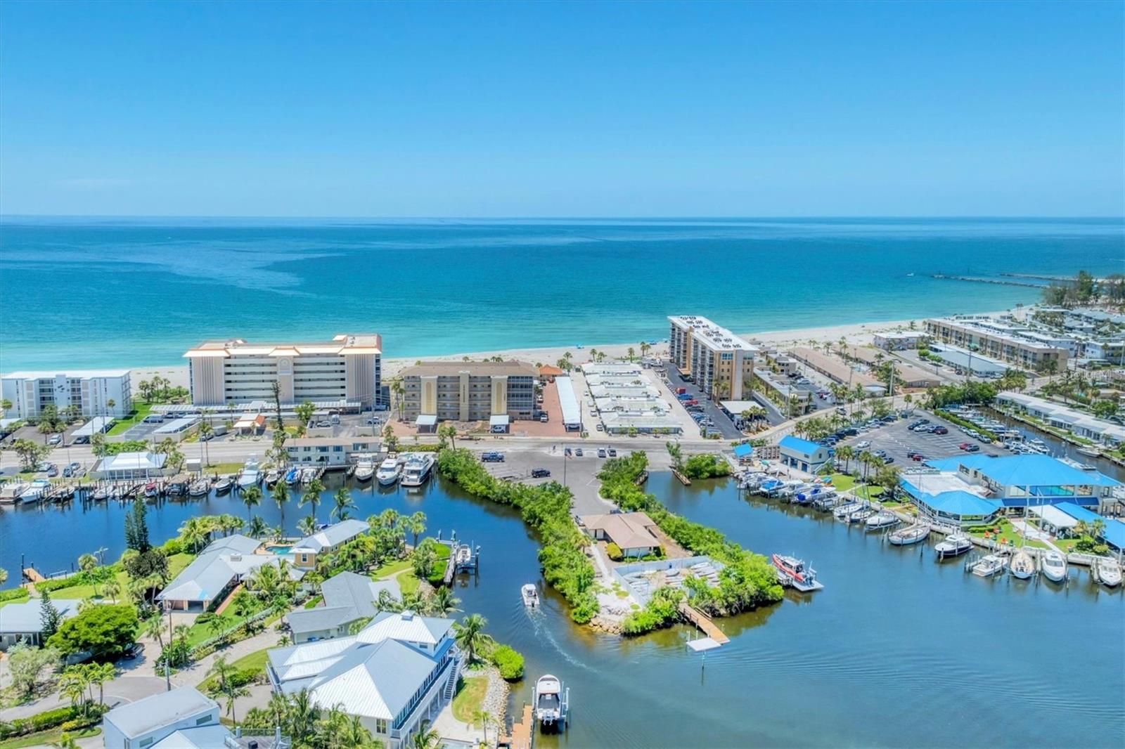 Image 35 of 39 For 1200 Tarpon Center Drive 306