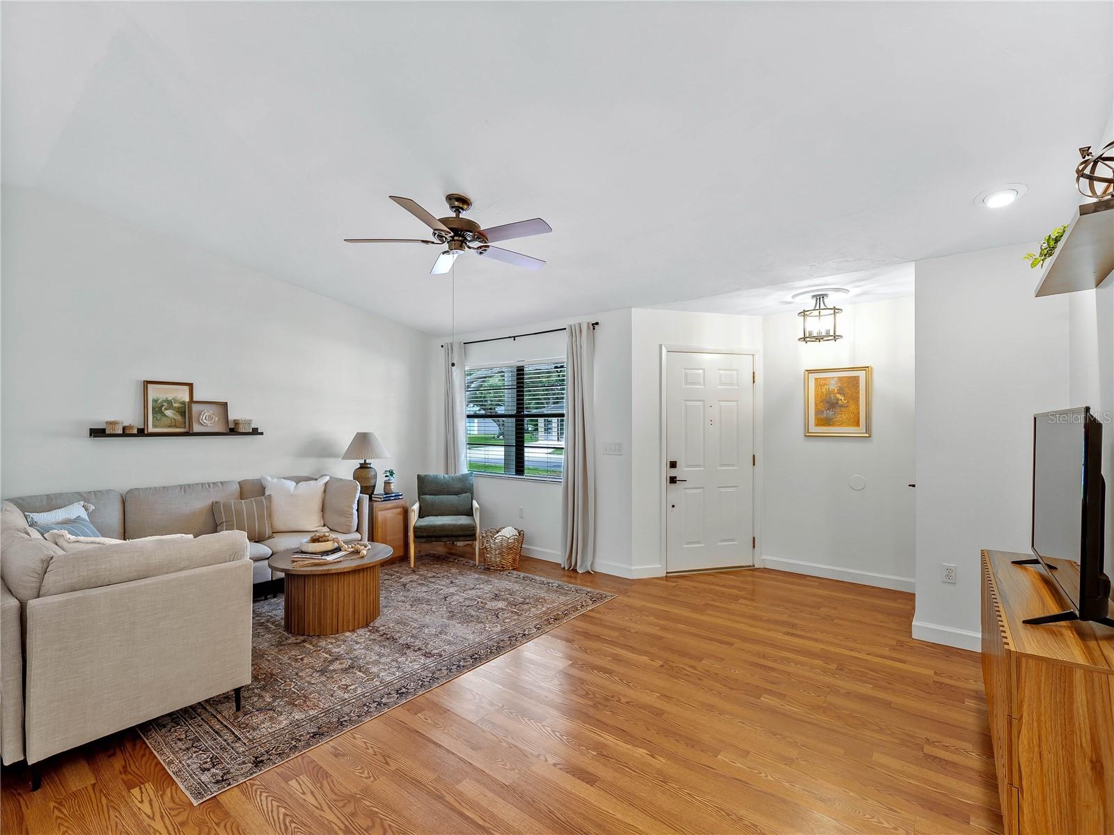 Image 3 of 39 For 1580 Deer Hollow Boulevard
