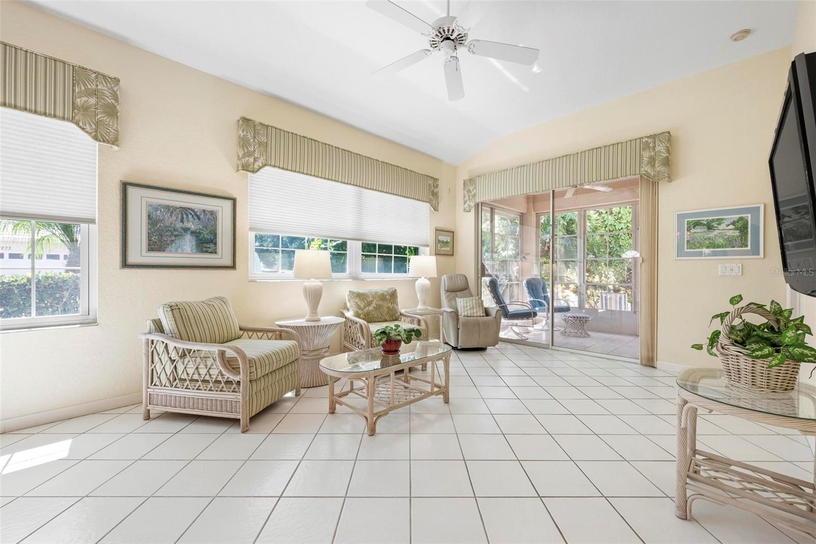 Image 11 of 44 For 1262 Berkshire Circle