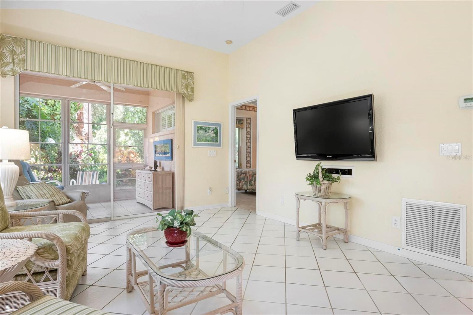 Image 14 of 44 For 1262 Berkshire Circle