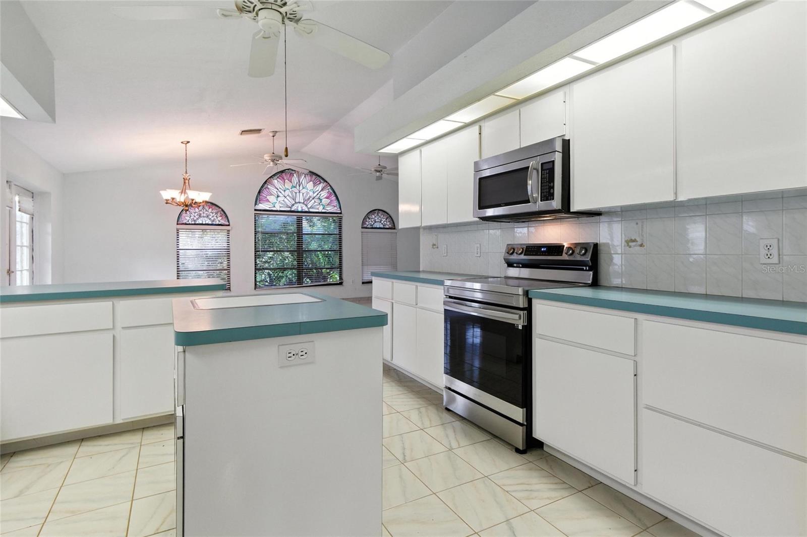 Image 13 of 52 For 1209 Alton Road