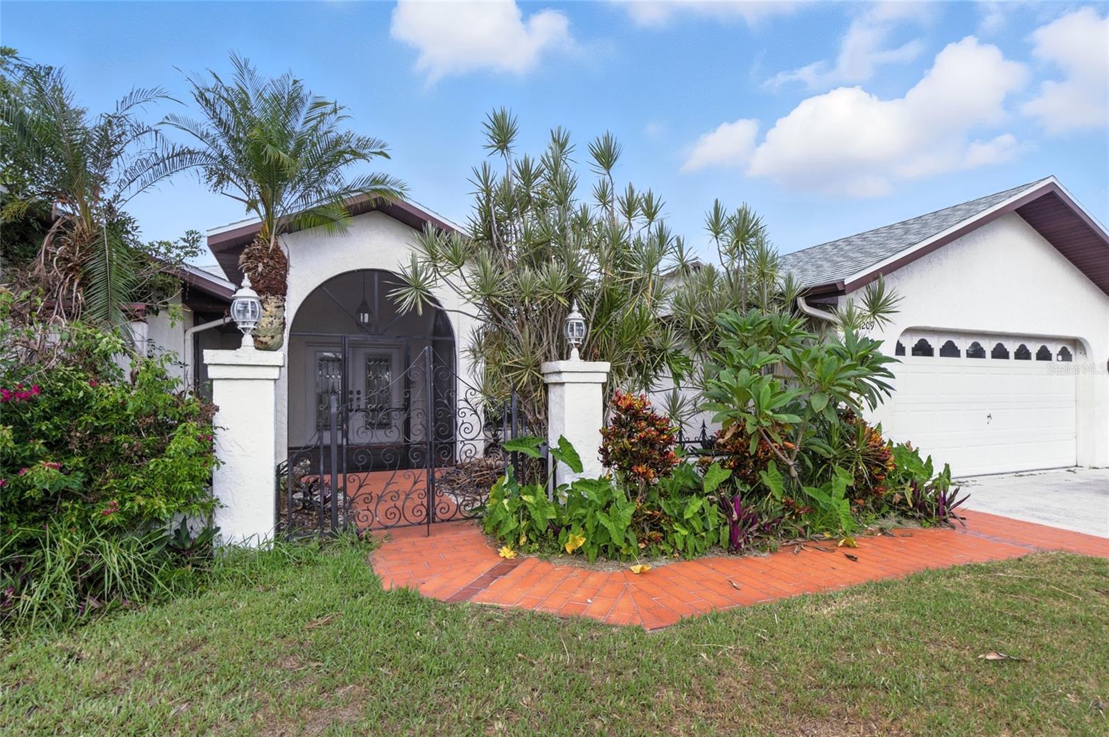Image 4 of 52 For 1209 Alton Road