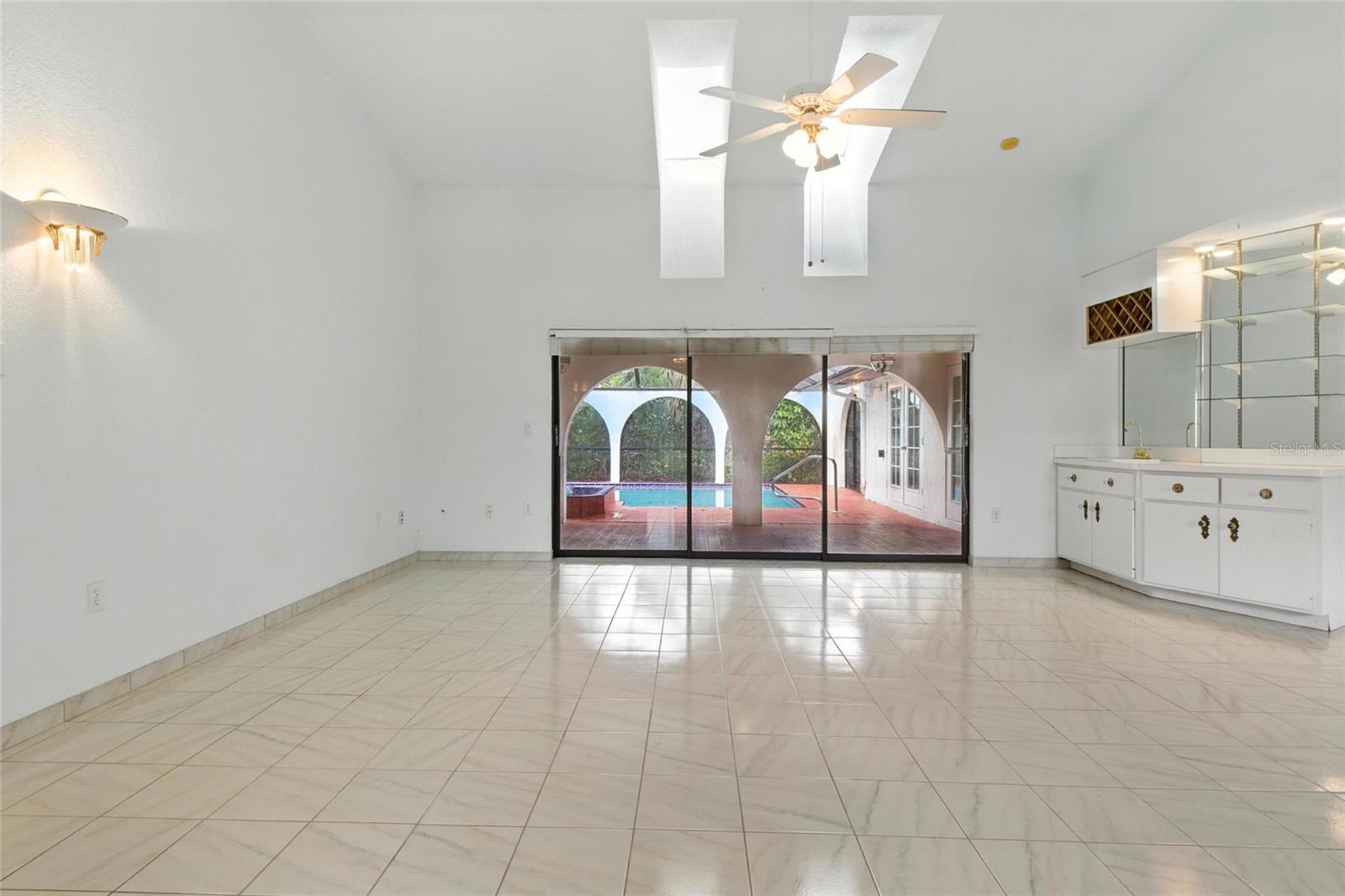 Image 7 of 52 For 1209 Alton Road