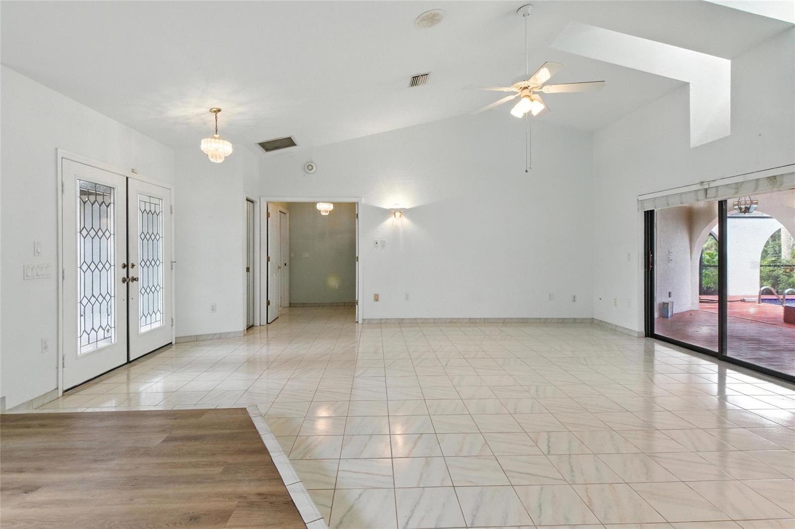 Image 8 of 52 For 1209 Alton Road