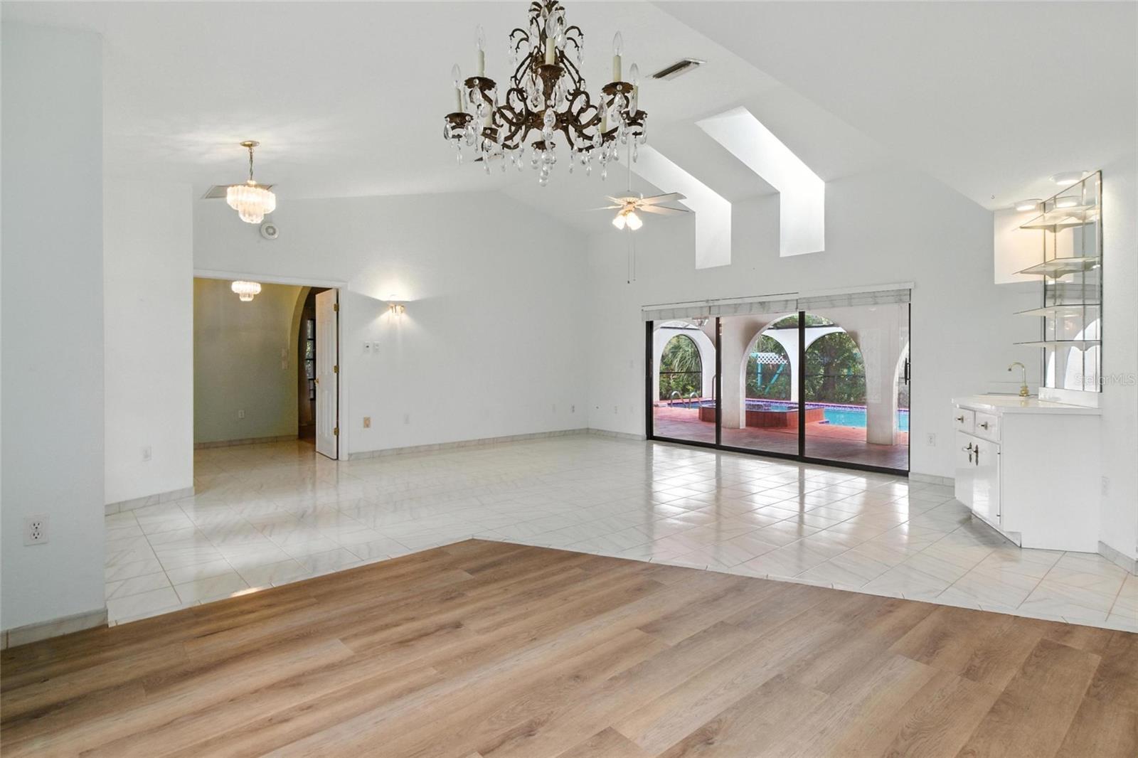 Image 9 of 52 For 1209 Alton Road