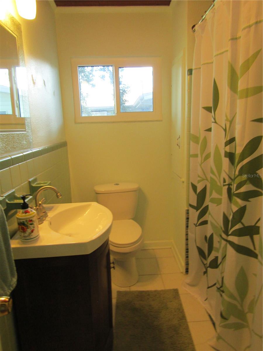 Image 14 of 20 For 421 Riviera Street