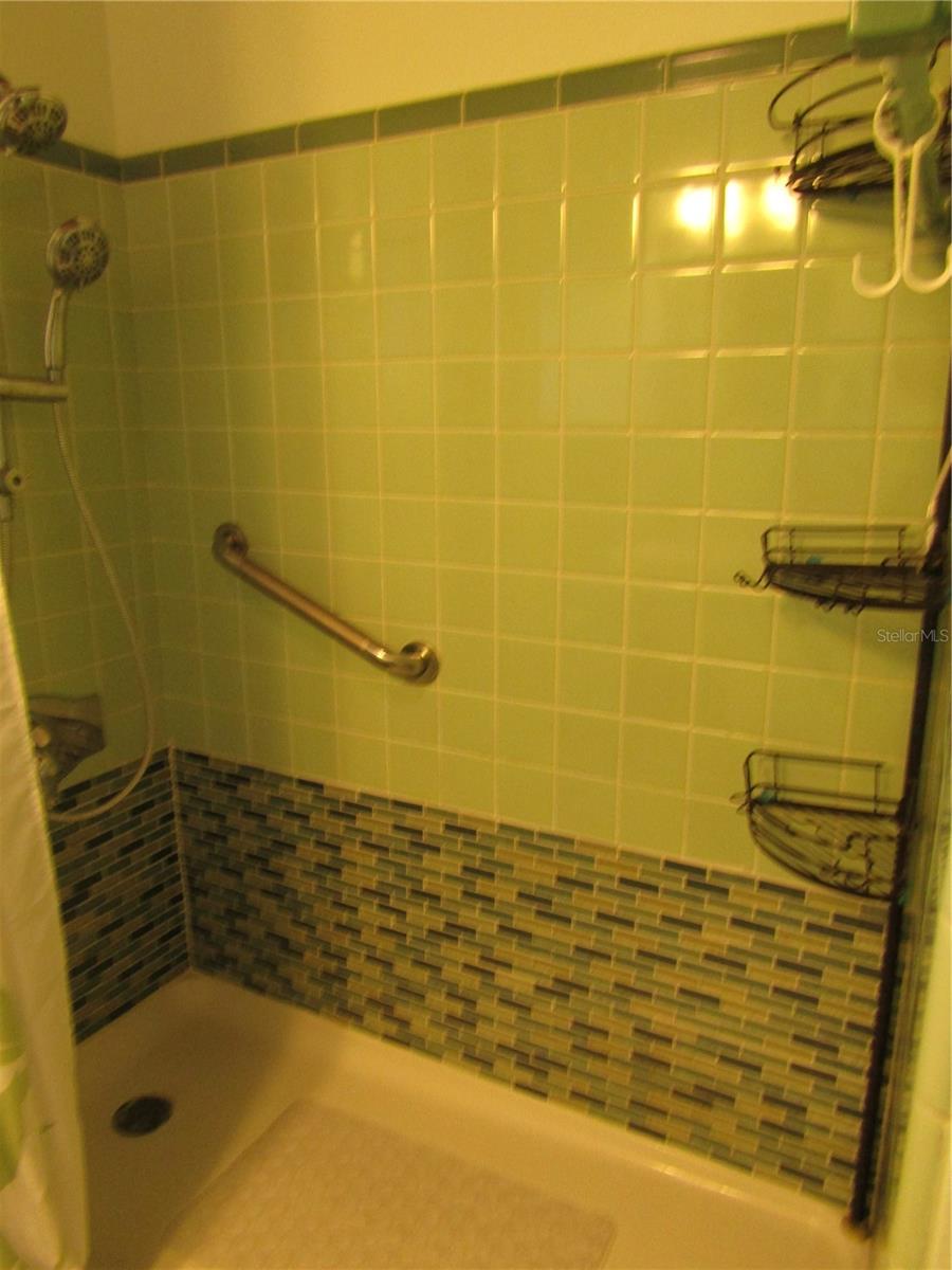 Image 15 of 20 For 421 Riviera Street