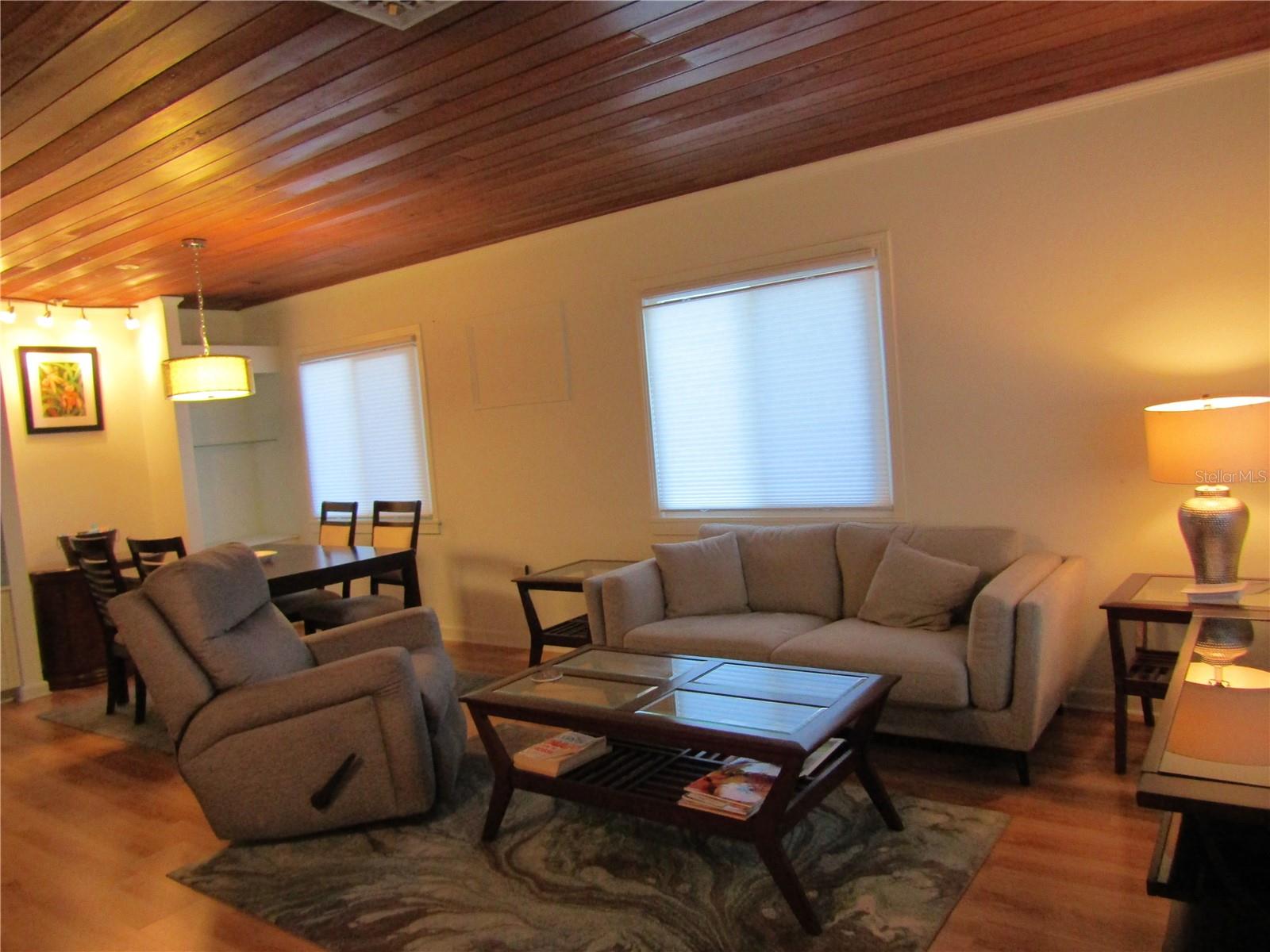 Image 3 of 20 For 421 Riviera Street