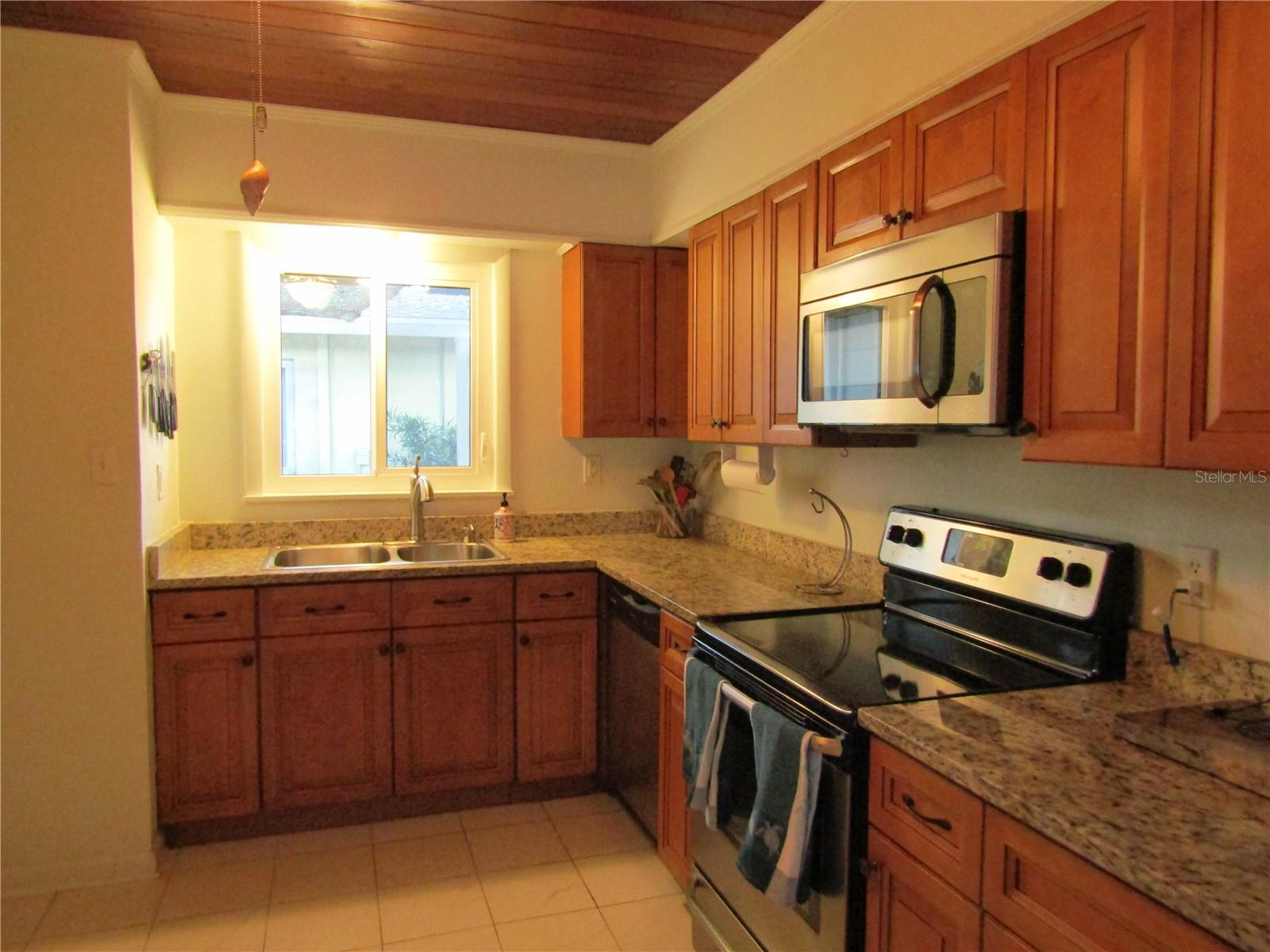 Image 6 of 20 For 421 Riviera Street