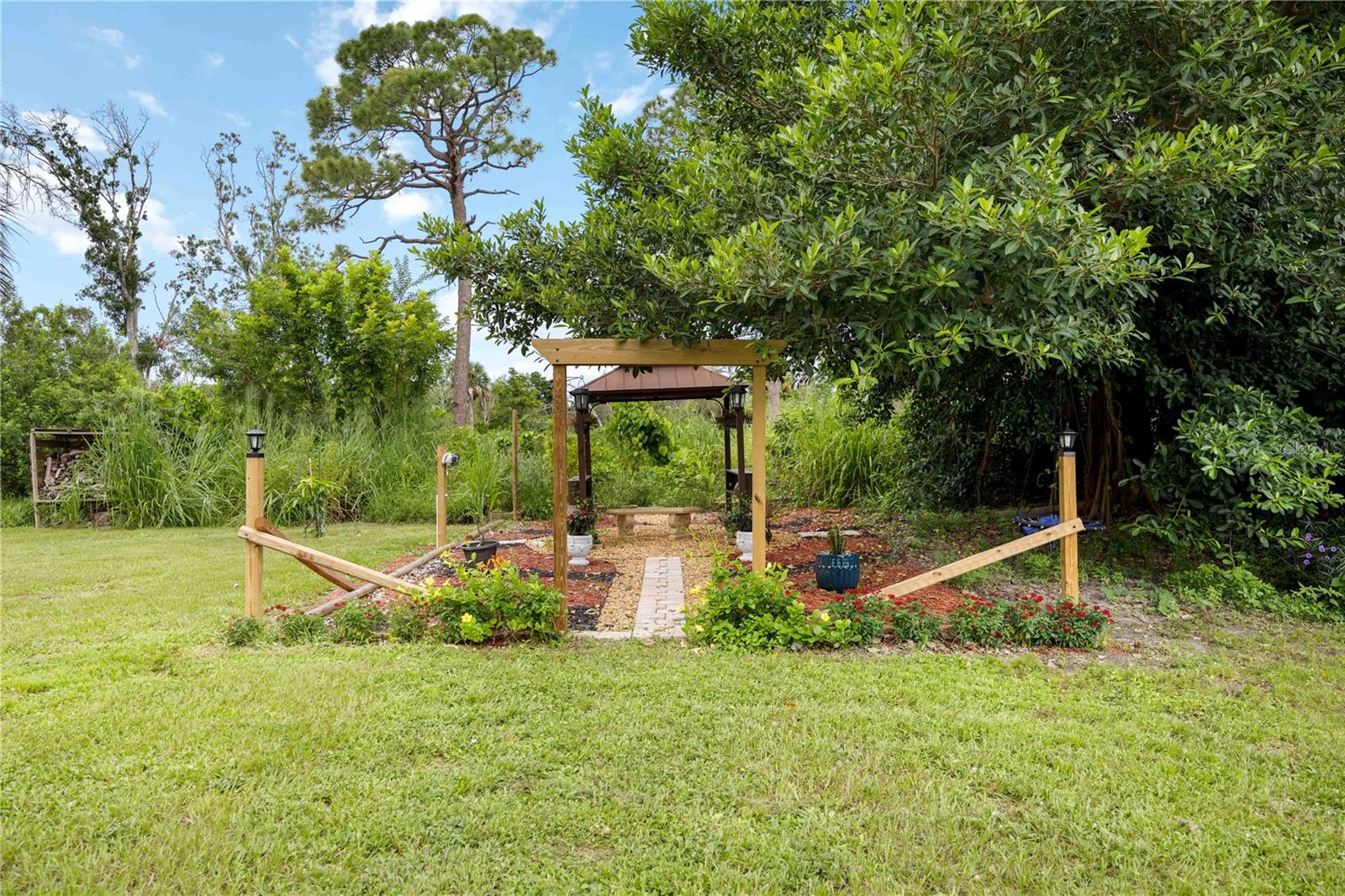 Image 6 of 73 For 3674 Roslyn Road