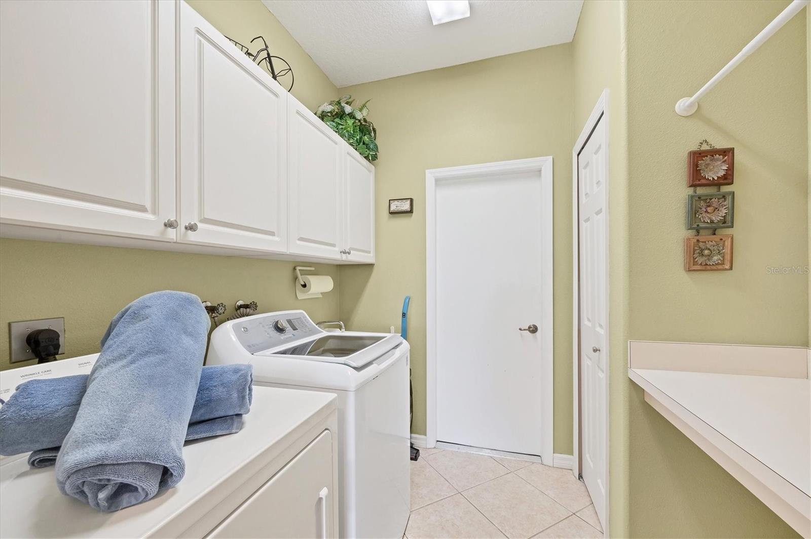 Image 32 of 50 For 5641 Whispering Oaks Drive