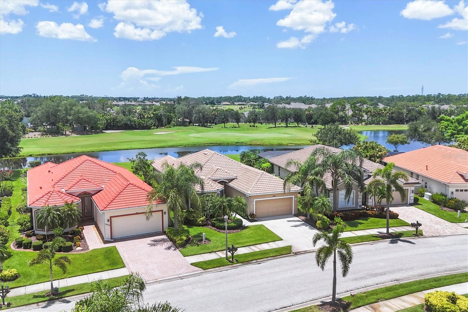 Image 4 of 50 For 5641 Whispering Oaks Drive
