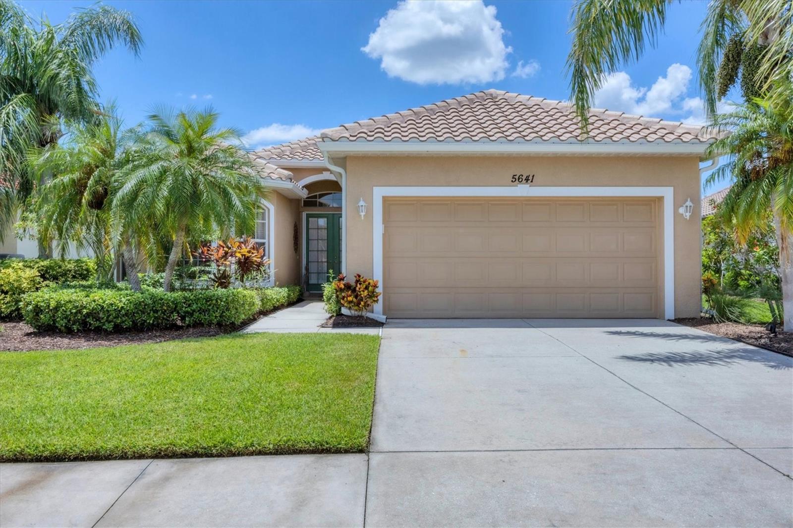 Image 7 of 50 For 5641 Whispering Oaks Drive