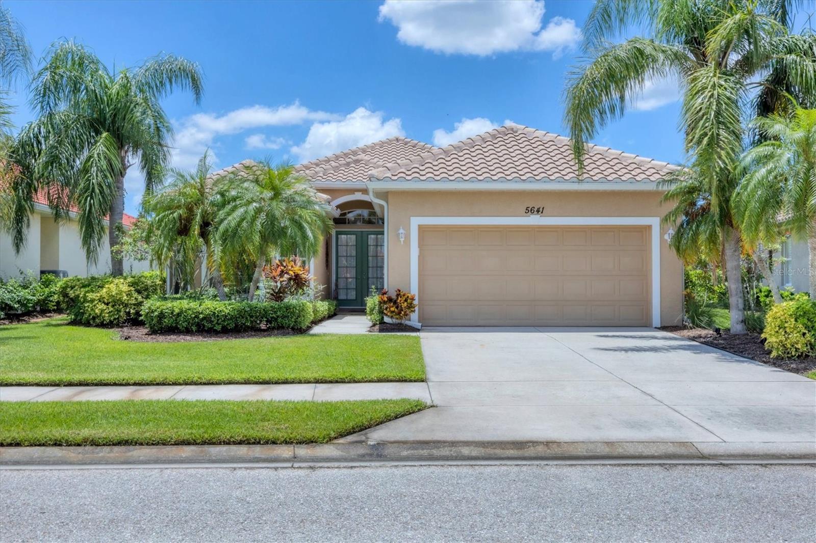 Image 8 of 50 For 5641 Whispering Oaks Drive