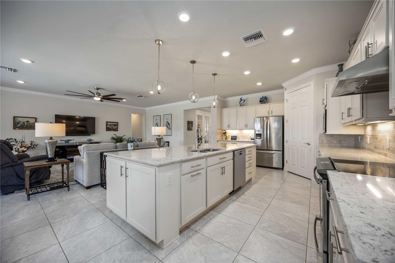 Image 12 of 67 For 13431 Calimento Street