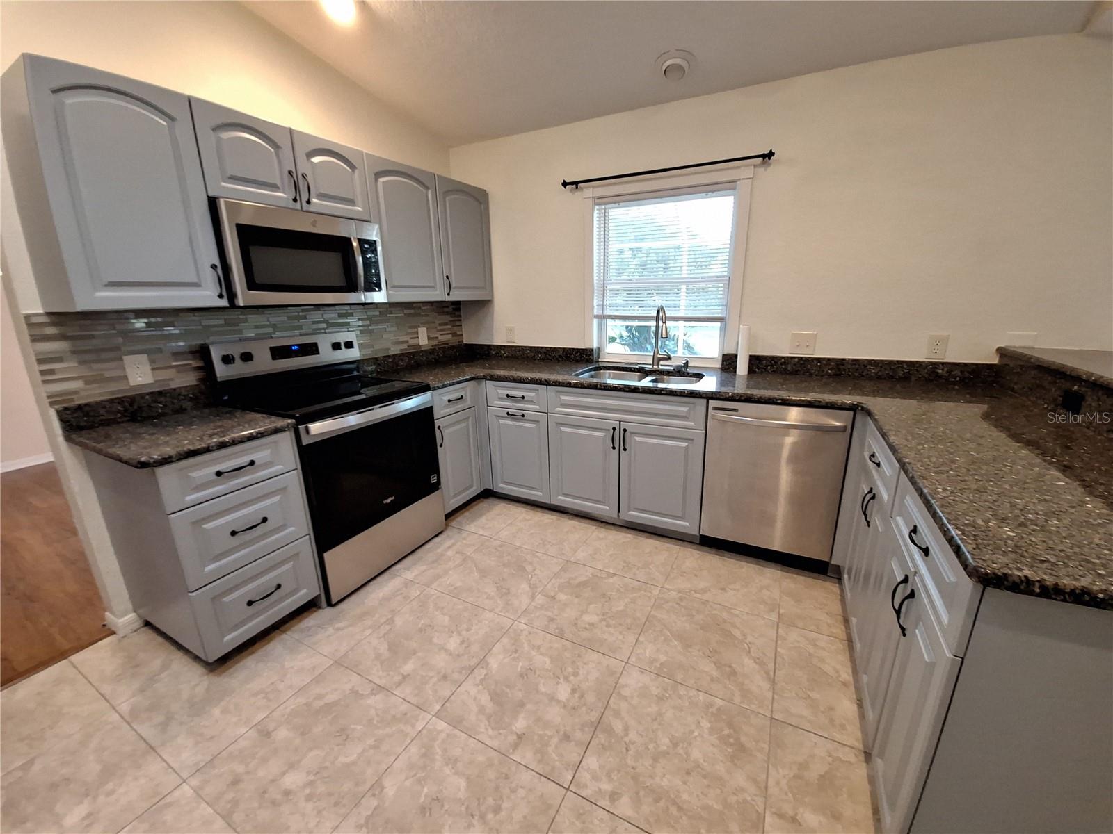 Image 10 of 41 For 259 Franca Street