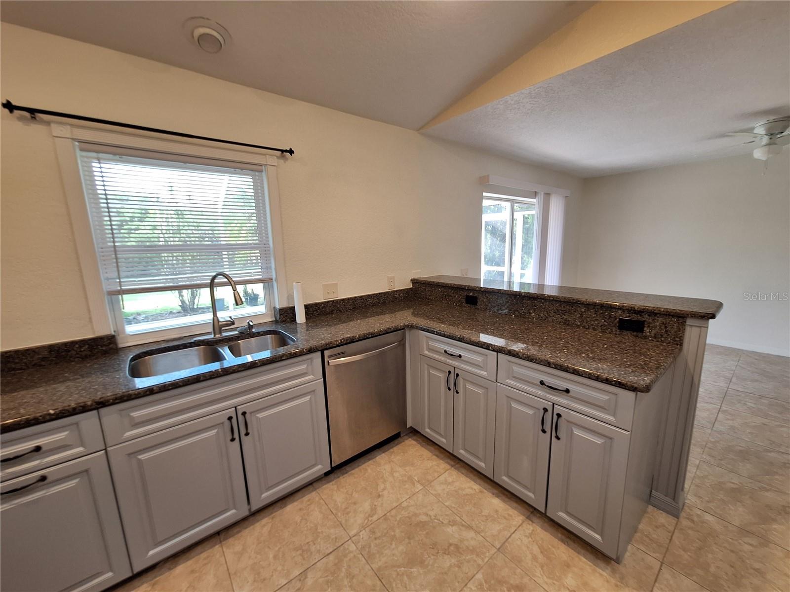 Image 12 of 41 For 259 Franca Street