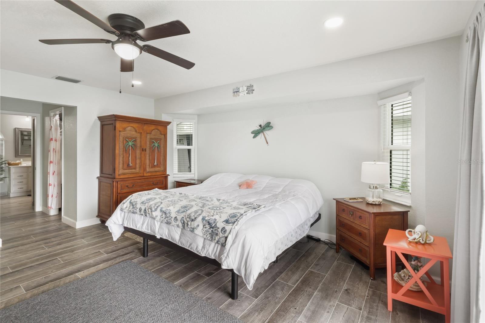 Image 14 of 43 For 27401 Voyageur Drive