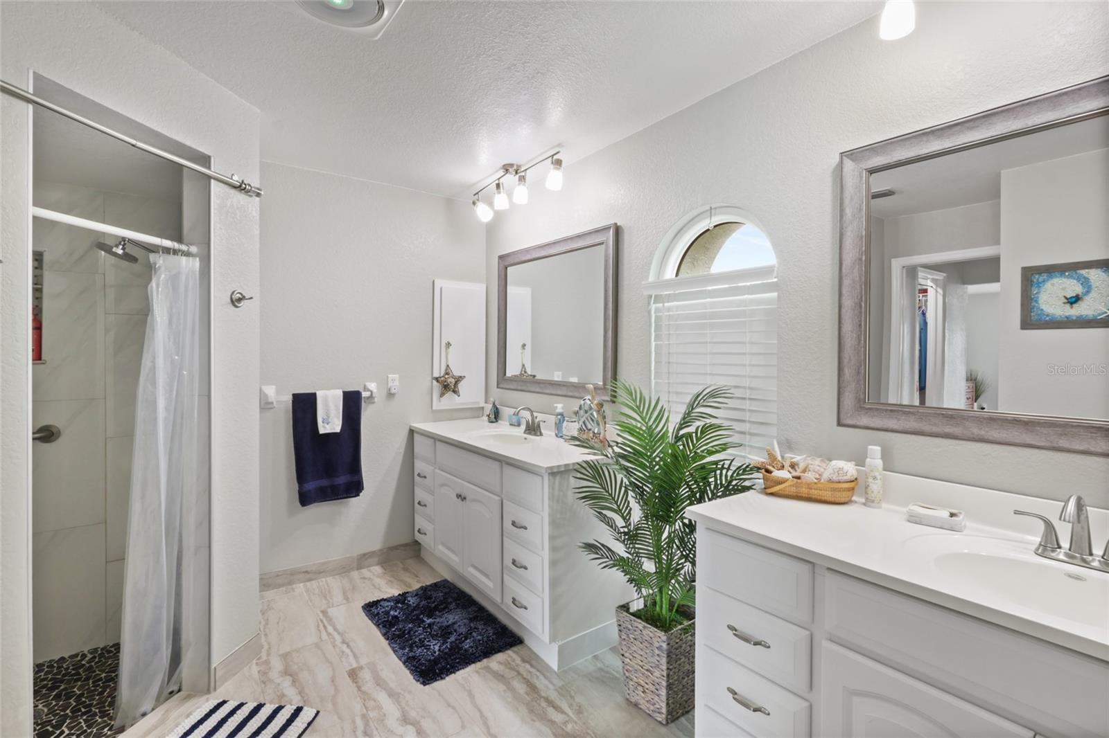Image 16 of 43 For 27401 Voyageur Drive