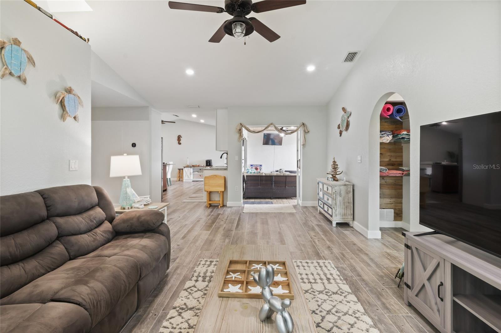 Image 4 of 43 For 27401 Voyageur Drive