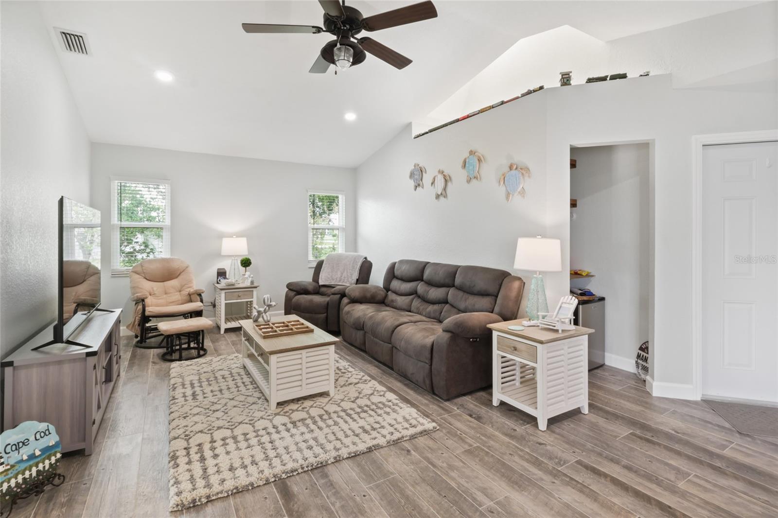 Image 5 of 43 For 27401 Voyageur Drive