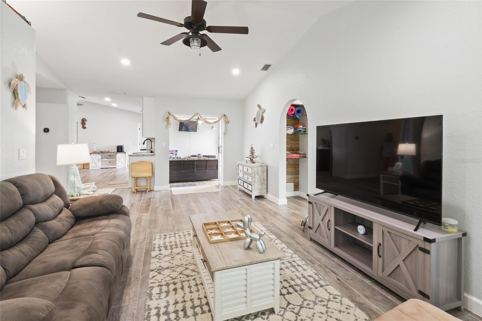 Image 6 of 43 For 27401 Voyageur Drive
