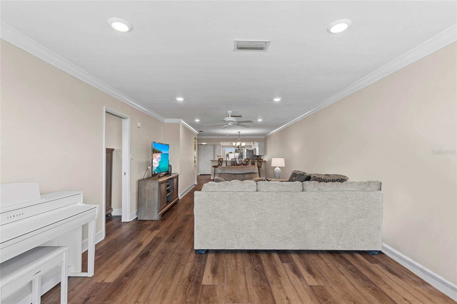 Image 17 of 61 For 19029 Us Highway 19 N Apt #33a