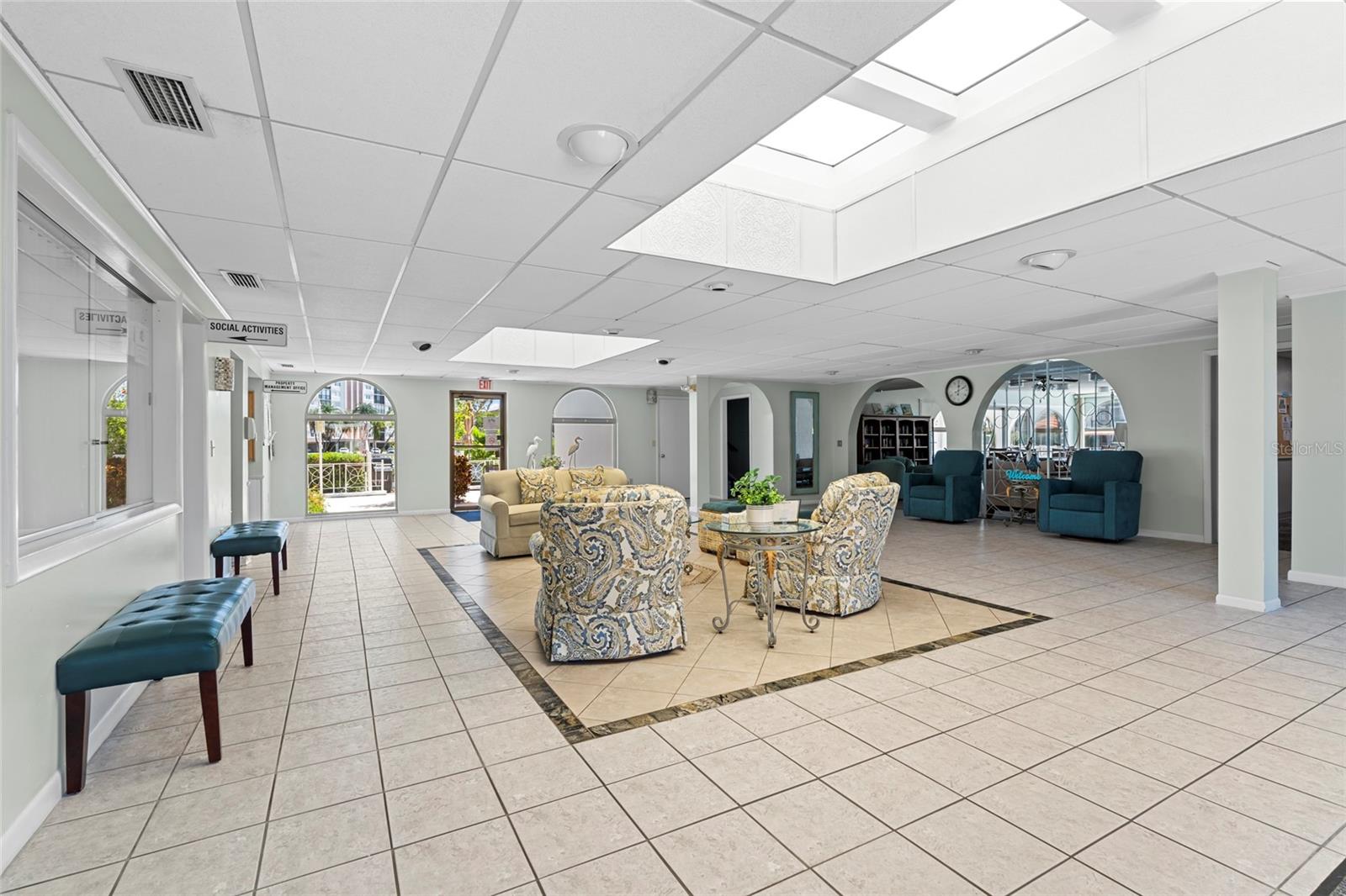 Image 33 of 61 For 19029 Us Highway 19 N Apt #33a