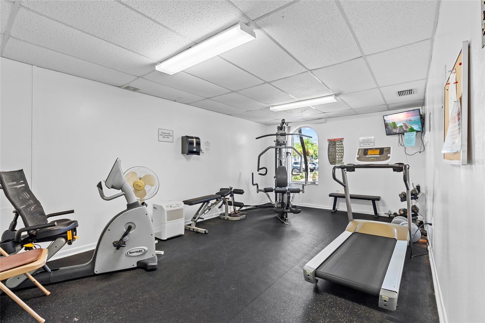 Image 38 of 61 For 19029 Us Highway 19 N Apt #33a
