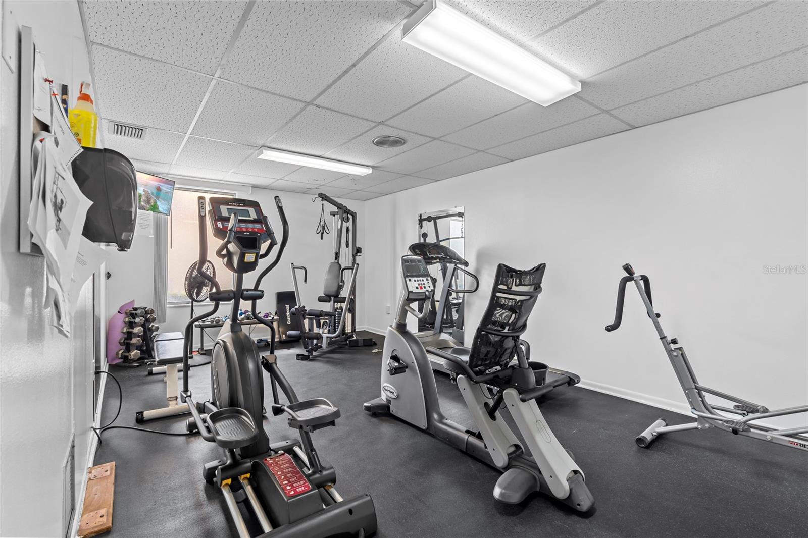Image 39 of 61 For 19029 Us Highway 19 N Apt #33a