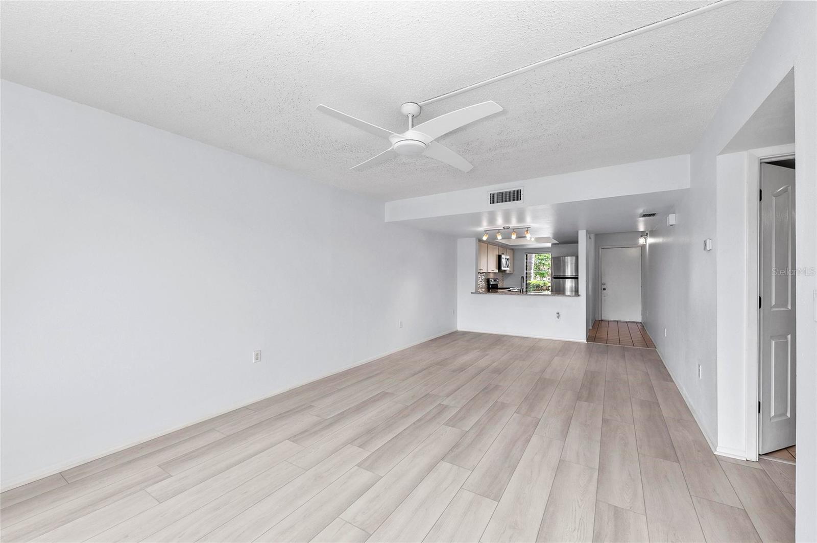 Image 10 of 33 For 3029 Taywood Meadows 9