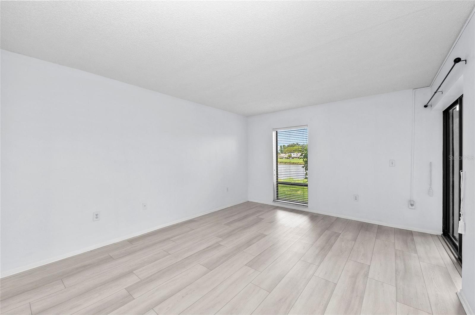 Image 17 of 33 For 3029 Taywood Meadows 9