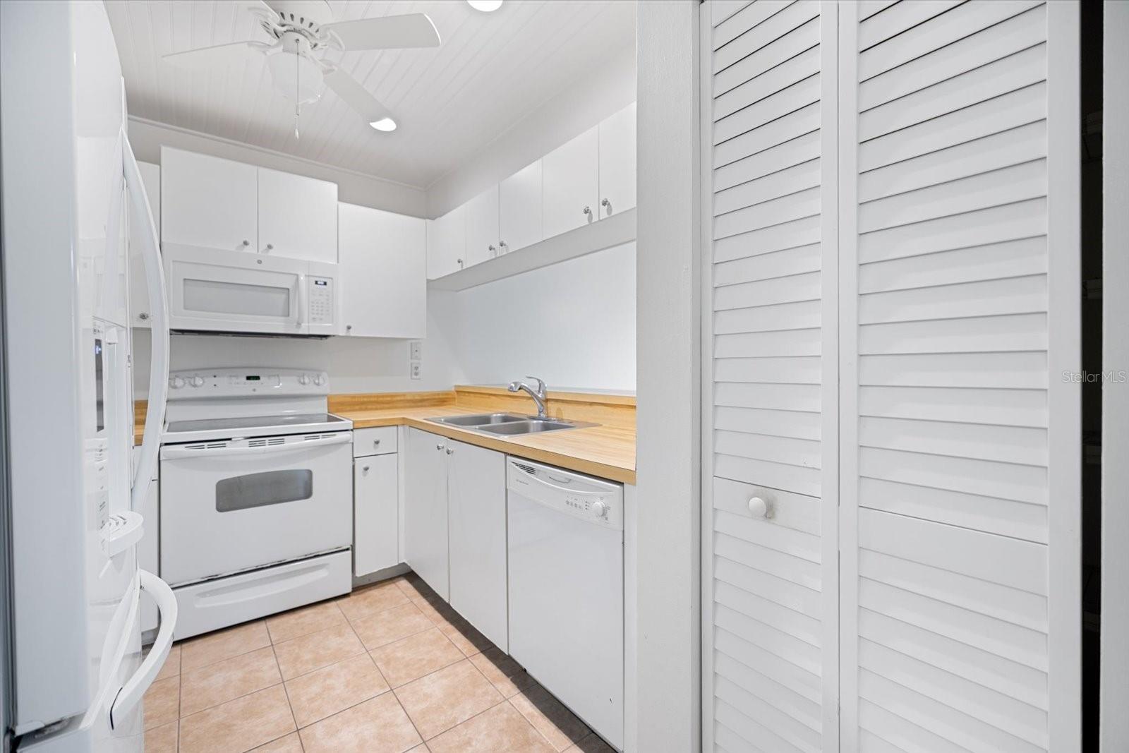 Image 9 of 22 For 638 Bird Bay Drive E 212