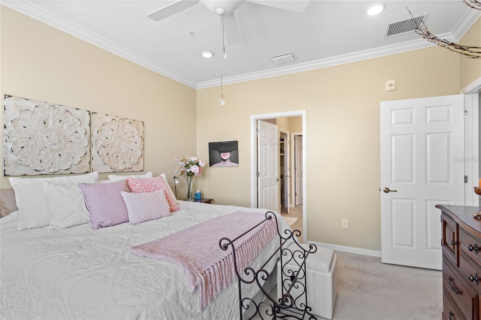 Image 22 of 58 For 10035 Crooked Creek Drive 202
