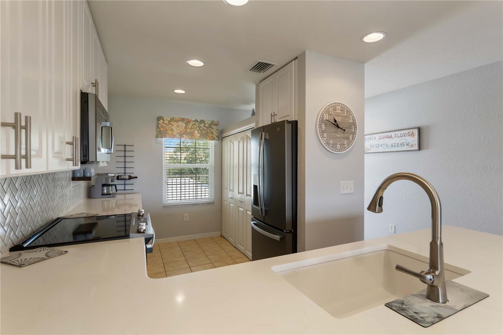 Image 19 of 62 For 26397 Nadir Road 203