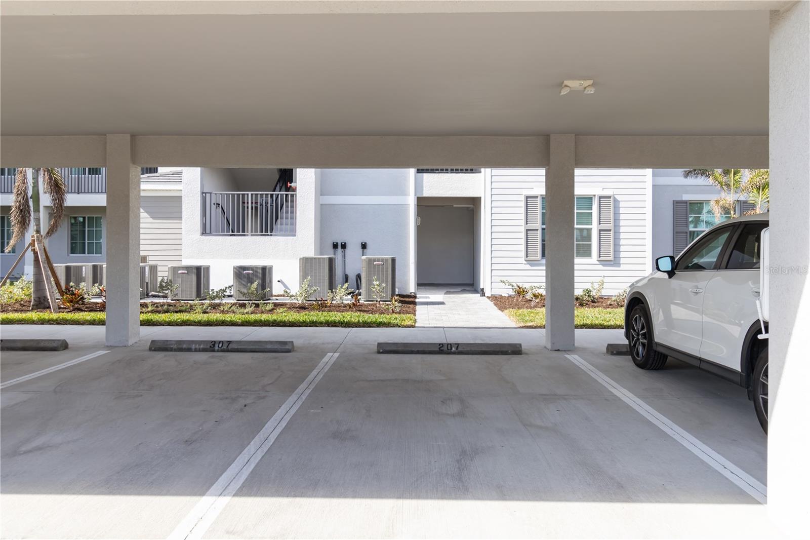 Image 21 of 32 For 17565 Opal Sand Drive 207