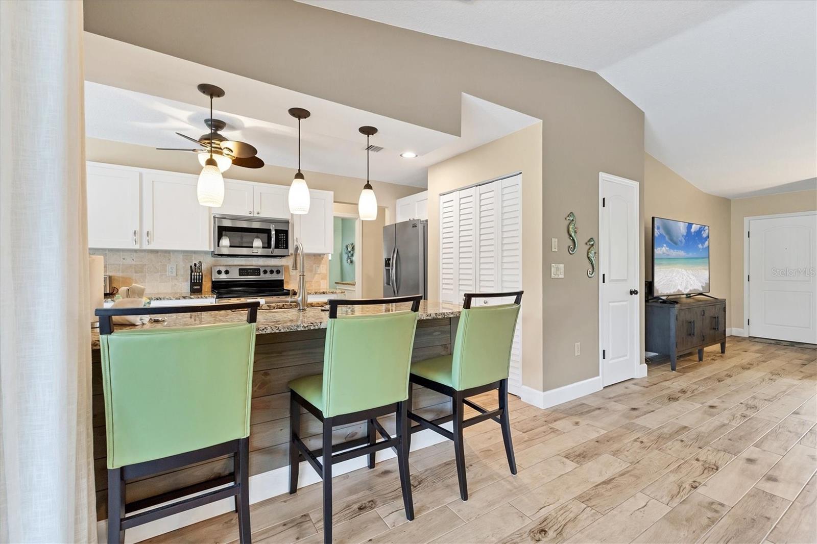 Image 13 of 40 For 9390 Heartwellville Avenue