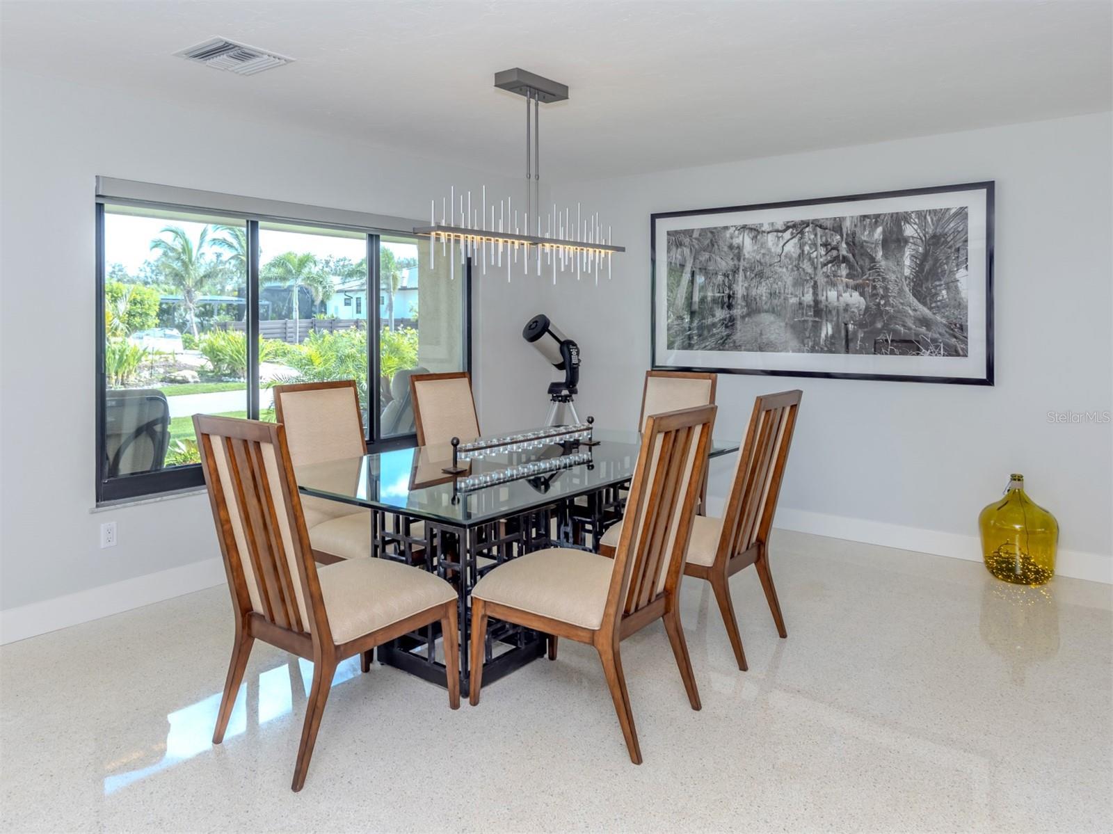 Image 10 of 61 For 515 Everglades Drive