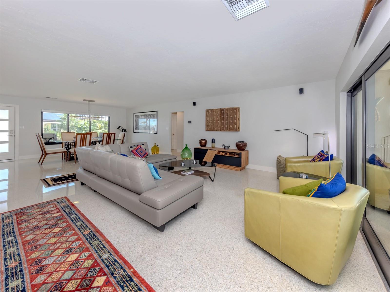 Image 11 of 61 For 515 Everglades Drive