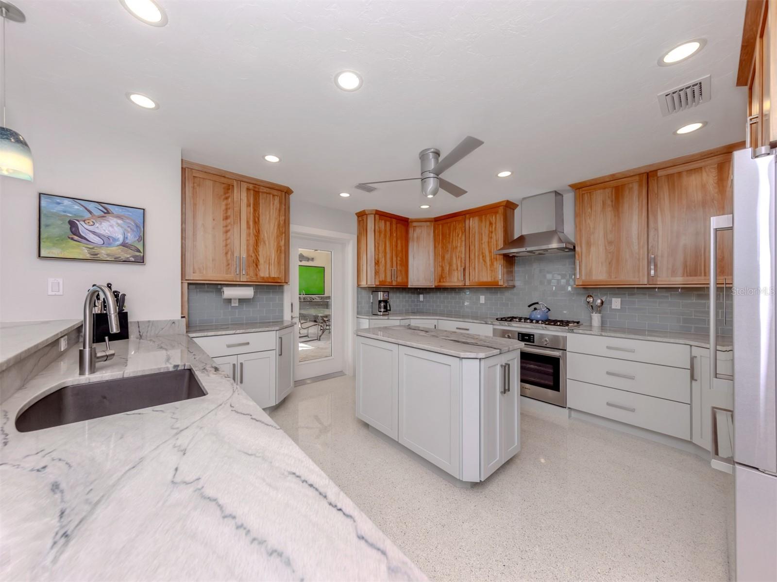 Image 12 of 61 For 515 Everglades Drive