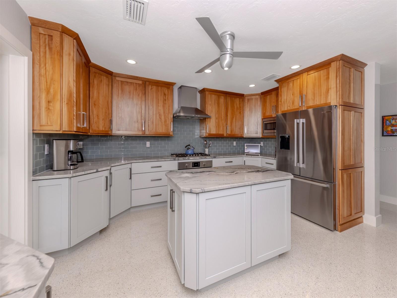 Image 13 of 61 For 515 Everglades Drive