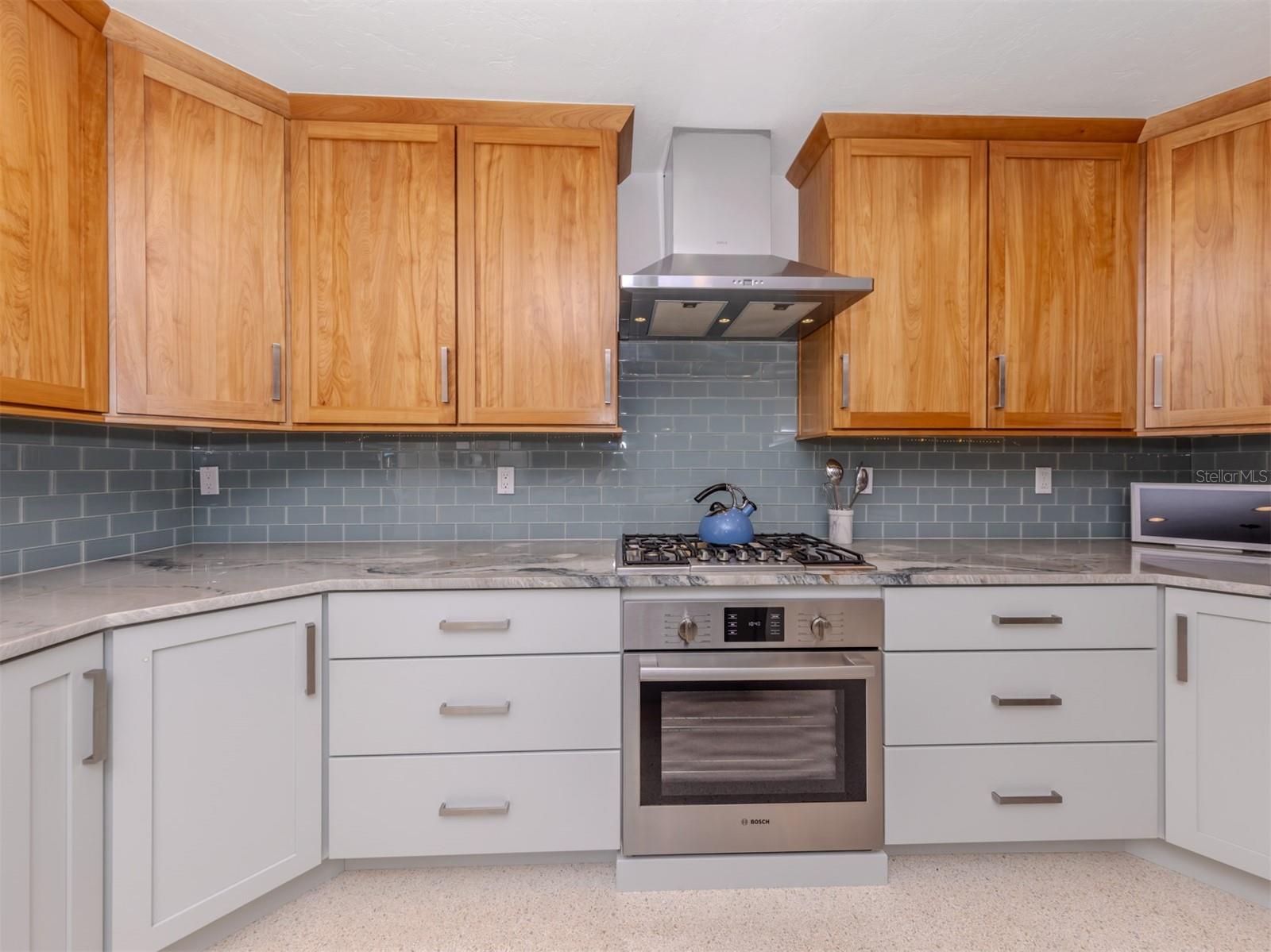 Image 14 of 61 For 515 Everglades Drive