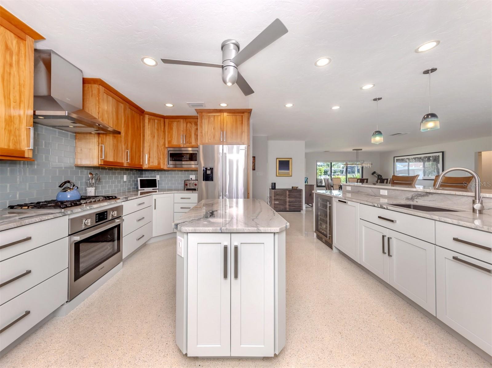 Image 15 of 61 For 515 Everglades Drive