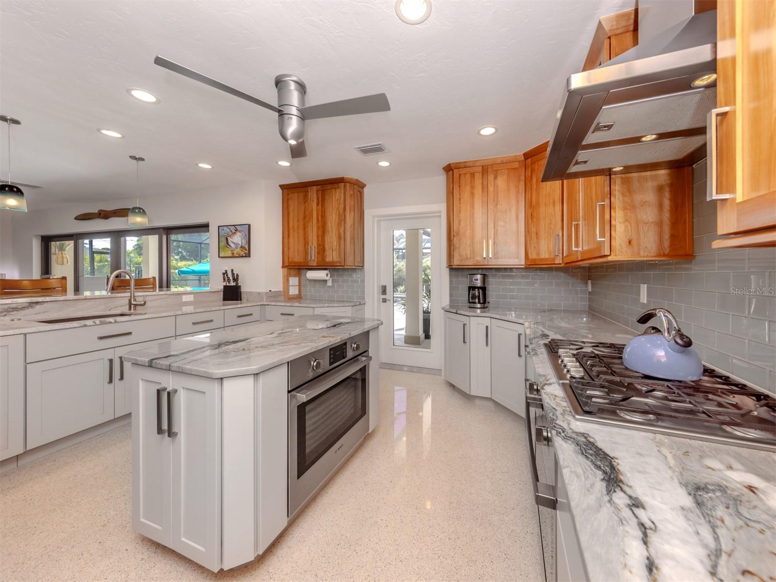 Image 16 of 61 For 515 Everglades Drive