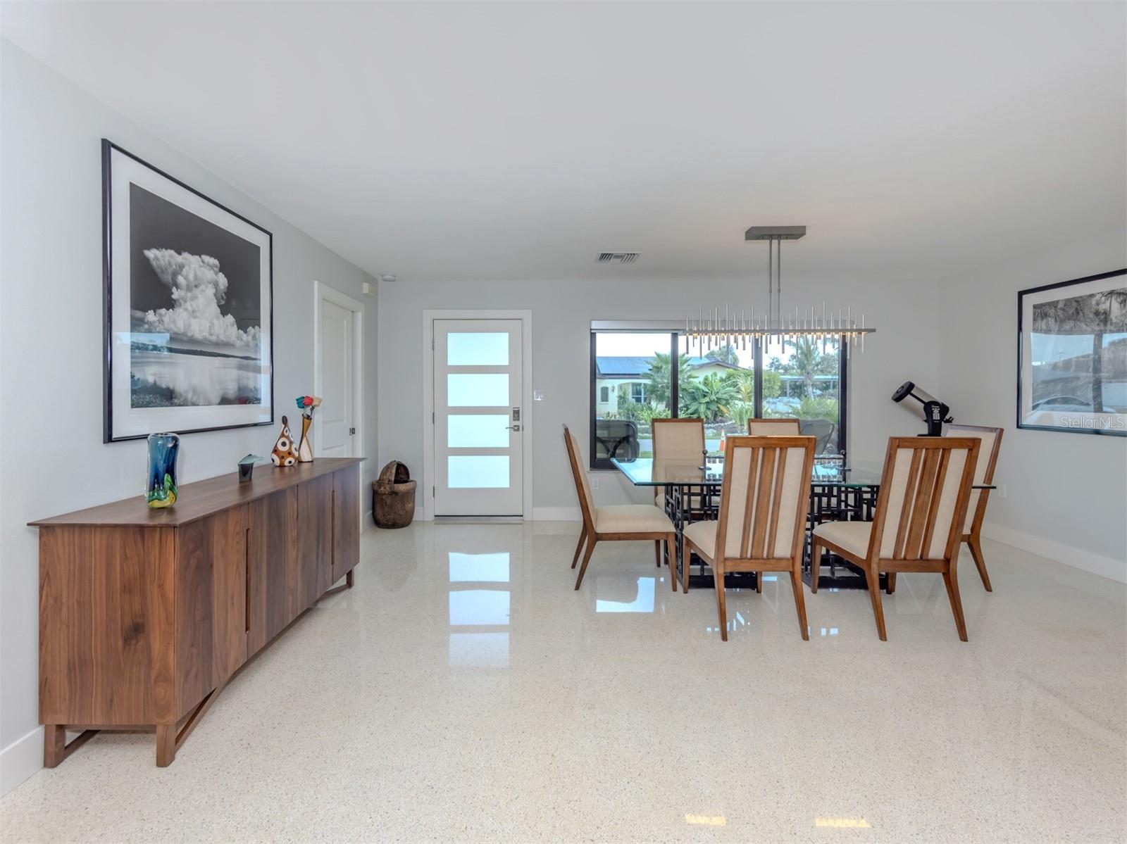 Image 17 of 61 For 515 Everglades Drive