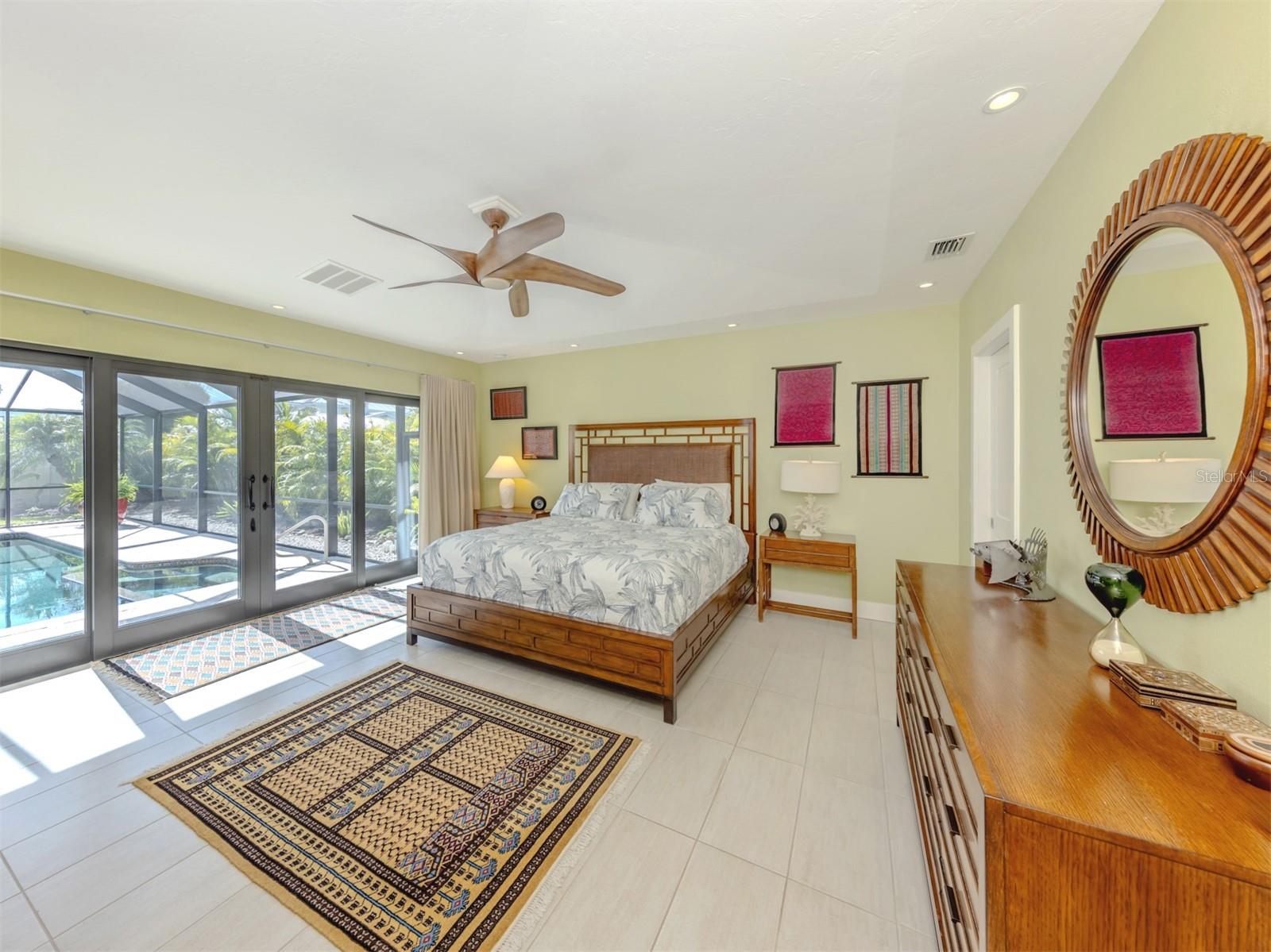 Image 18 of 61 For 515 Everglades Drive