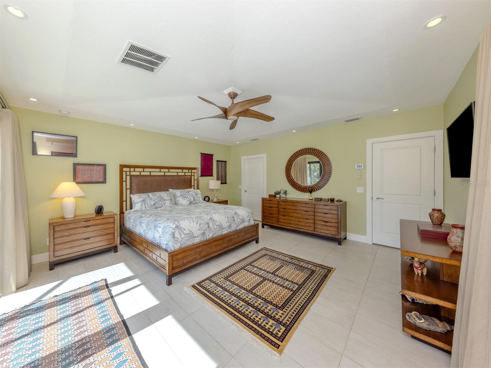 Image 19 of 61 For 515 Everglades Drive