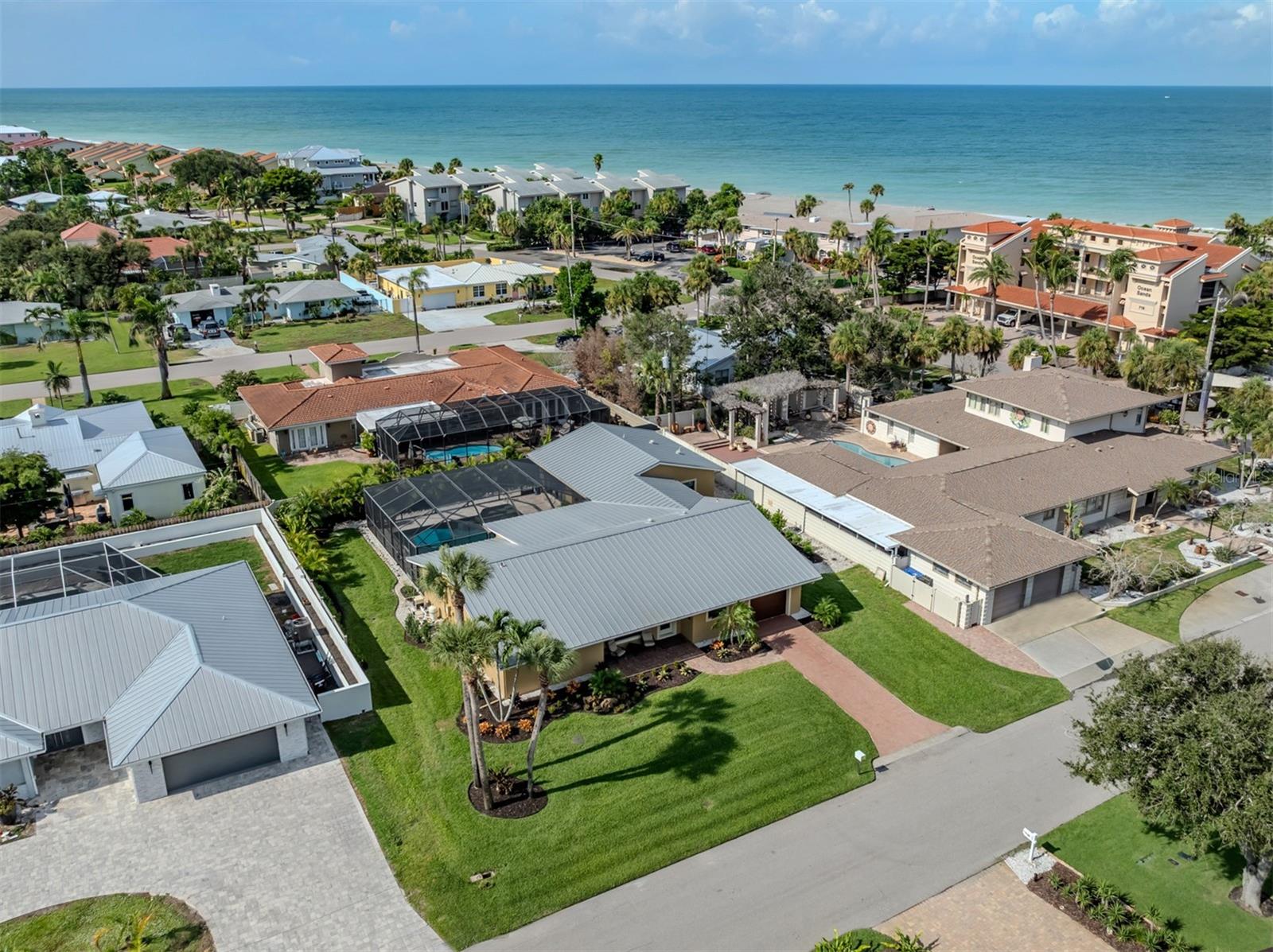 Image 2 of 61 For 515 Everglades Drive