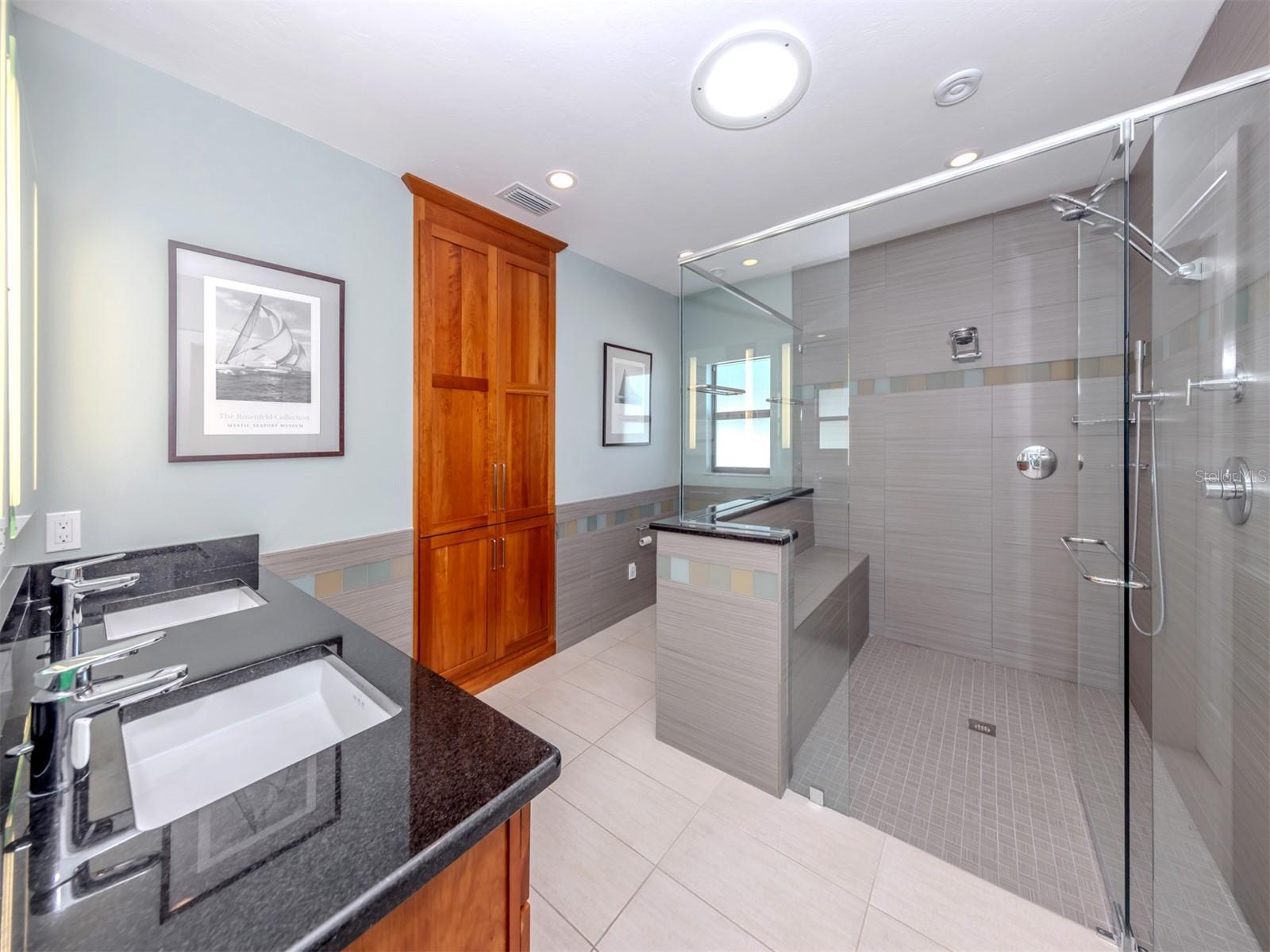 Image 20 of 61 For 515 Everglades Drive