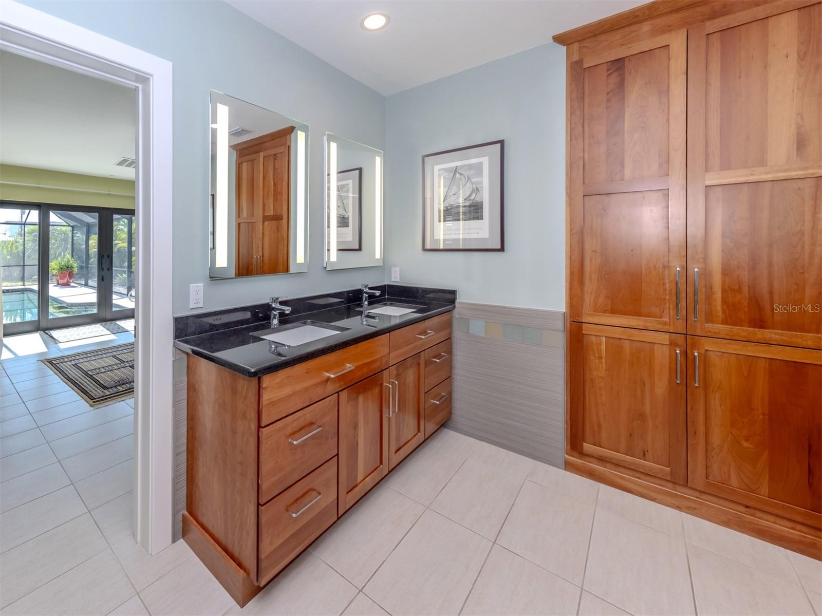 Image 22 of 61 For 515 Everglades Drive